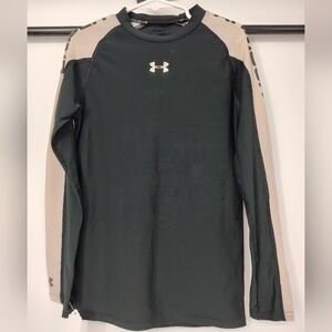 Under Armour Black and White Long Sleeve Sports Shirt Size Boys Medium